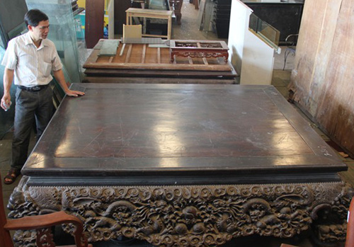 Chiếc sập gỗ trắc giá 1,5 tỷ đồng tại kho đồ cũ ở Hà Nội 6