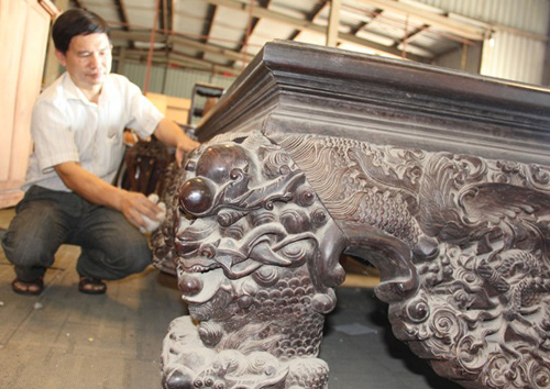 Chiếc sập gỗ trắc giá 1,5 tỷ đồng tại kho đồ cũ ở Hà Nội 8