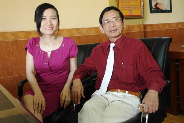 Khoảnh khắc hạnh phúc của đại gia U70 Lê Ân bên vợ trẻ 21 tuổi 6