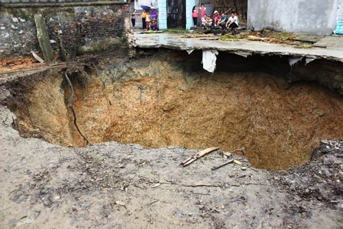 Cận cảnh 'hố tử thần' sâu gần 30 m tại Thanh Hóa 6
