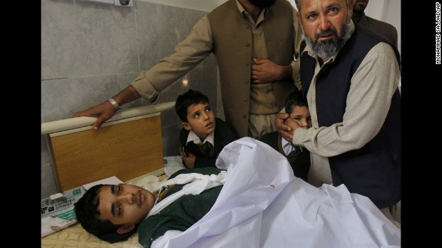 Vụ Taliban thảm sát trường học châm ngòi giận dữ trên toàn thế giới 7