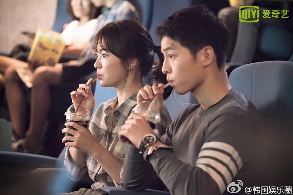 'Hậu Duệ Mặt Trời' đốn tim người hâm mộ với những cảnh ngọt lịm của cặp đôi họ Song 9