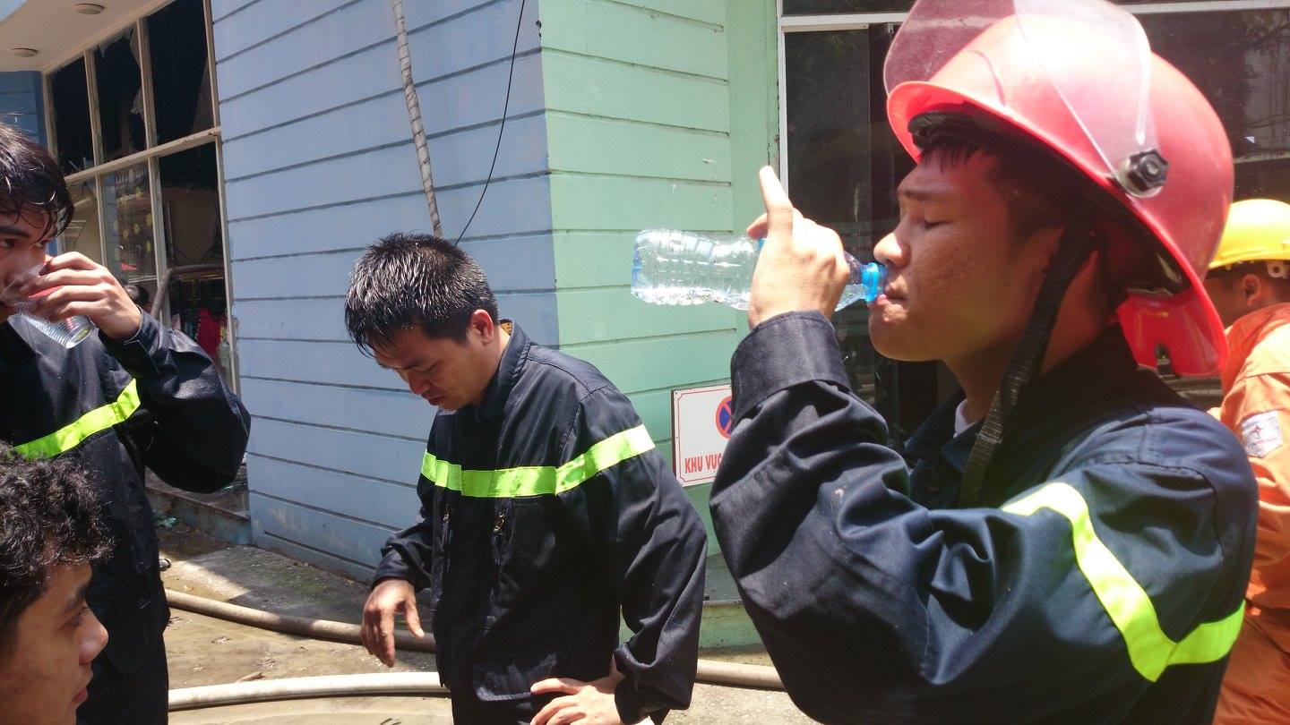 Hà Nội: Hàng trăm cảnh sát tham gia dập tắt đám cháy ở Trường Chinh 5
