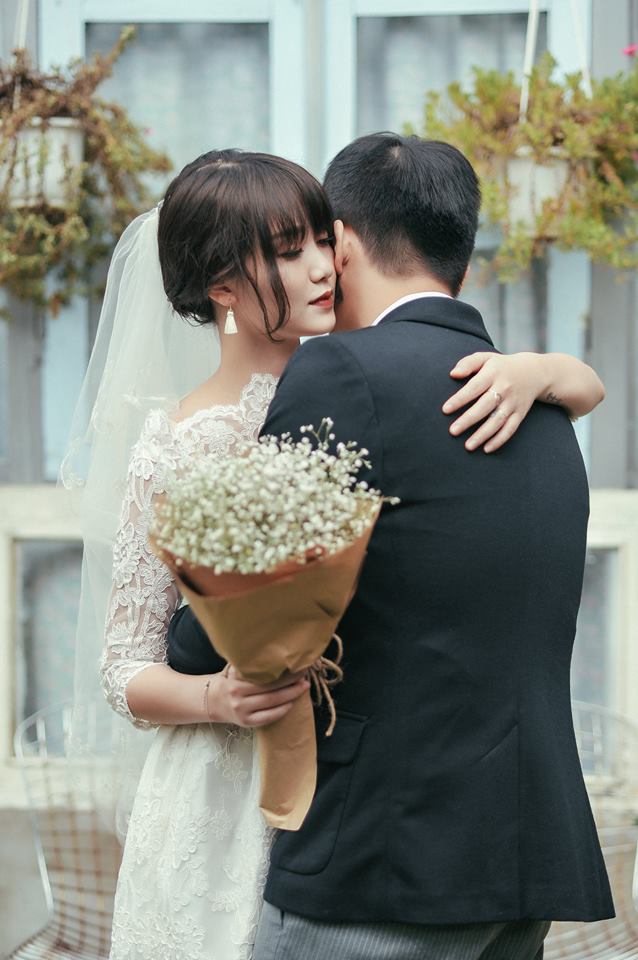 Ảnh cưới giản dị của MC 'Hãy chọn giá đúng' và vợ 9x 2