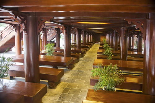 Cận cảnh ngôi nhà sàn gỗ lim lớn nhất Việt Nam, trị giá 200 tỷ đồng 2