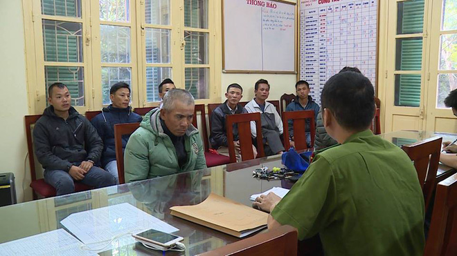 Hà Nội: Hàng chục cảnh sát hình sự hóa trang, vây bắt nhóm đối tượng trấn lột tiền người đi đường tại nút Pháp Vân - Cầu Giẽ - Ảnh 3. Gần 50 cảnh sát hình sự truy bắt băng nhóm cưỡng đoạt tài sản người đi nhầm đường 2
