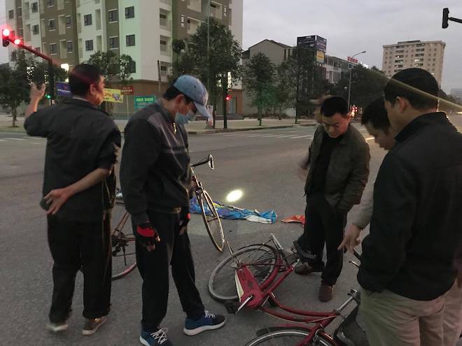Đâm văng cụ ông đi xe đạp tập thể dục lúc sáng sớm, lái xe tăng ga bỏ chạy - Ảnh 2. Đâm văng cụ ông đi xe đạp tập thể dục lúc sáng sớm, lái xe tăng ga bỏ chạy 1