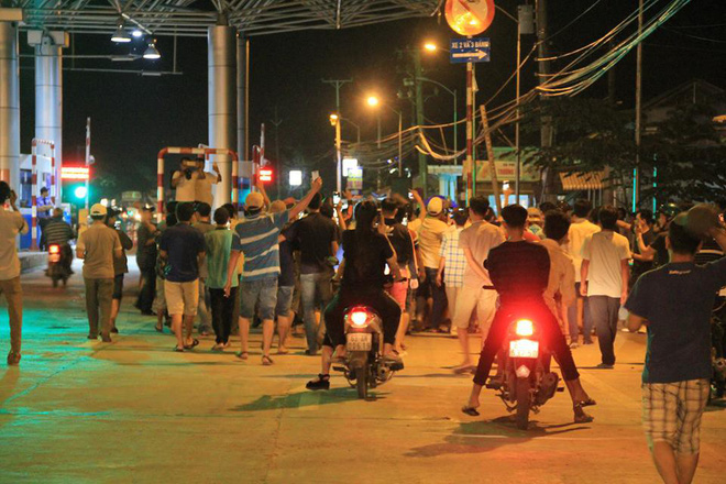 Người dân nấu gà, vịt để ăn mừng tin Thủ tướng quyết định ngừng thu phí BOT Cai Lậy 1 tháng - Ảnh 7. Người dân nấu gà, vịt để ăn mừng tin Thủ tướng quyết định ngừng thu phí BOT Cai Lậy 1 tháng 7