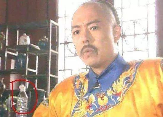 Sự thật gây cười trong phim cổ trang: Xuất hiện bóng điện, cảnh đâm nhau như trò đùa - Ảnh 14. Sự thật gây cười trong phim cổ trang: Xuất hiện bóng điện, cảnh đâm nhau như trò đùa 14