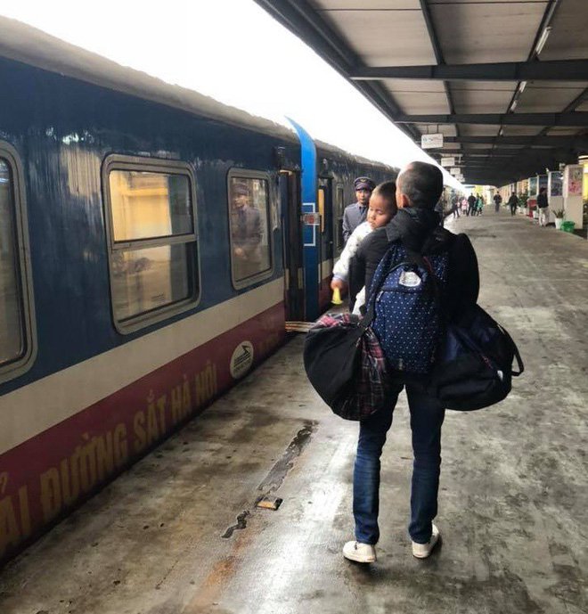 Vợ chồng ở Sài Gòn hoãn mua ô tô, vượt nghìn km đến Mường Lát nhận nuôi bé gái liệt 2 chân không manh áo giữa mùa đông - Ảnh 6. Vợ chồng ở Sài Gòn hoãn mua ô tô, vượt nghìn km đến Mường Lát nhận nuôi bé gái liệt 2 chân không manh áo giữa mùa đông 5