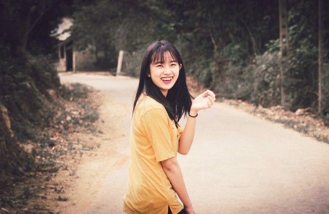 Dù không tô vẽ cầu kỳ, nữ công an xã vẫn gây chú ý qua bức ảnh chụp ké - Ảnh 5. Dù không 'tô vẽ cầu kỳ', nữ công an xã vẫn gây chú ý qua bức ảnh chụp ké 5