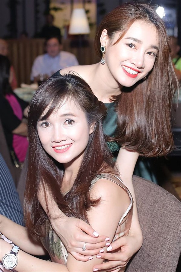 Thực hư chuyện chị gái tiết lộ Nhã Phương trả nhẫn, từ chối lời cầu hôn của Trường Giang - Ảnh 3. Thực hư chuyện chị gái tiết lộ Nhã Phương trả nhẫn, từ chối lời cầu hôn của Trường Giang 3