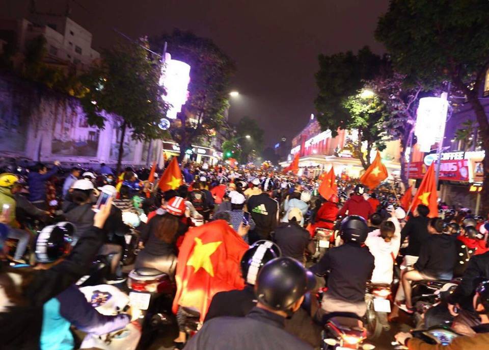 Cả nước vỡ òa với chiến tích lịch sử của U23 Việt Nam - Ảnh 10. Cả nước vỡ òa với chiến tích lịch sử của U23 Việt Nam 10