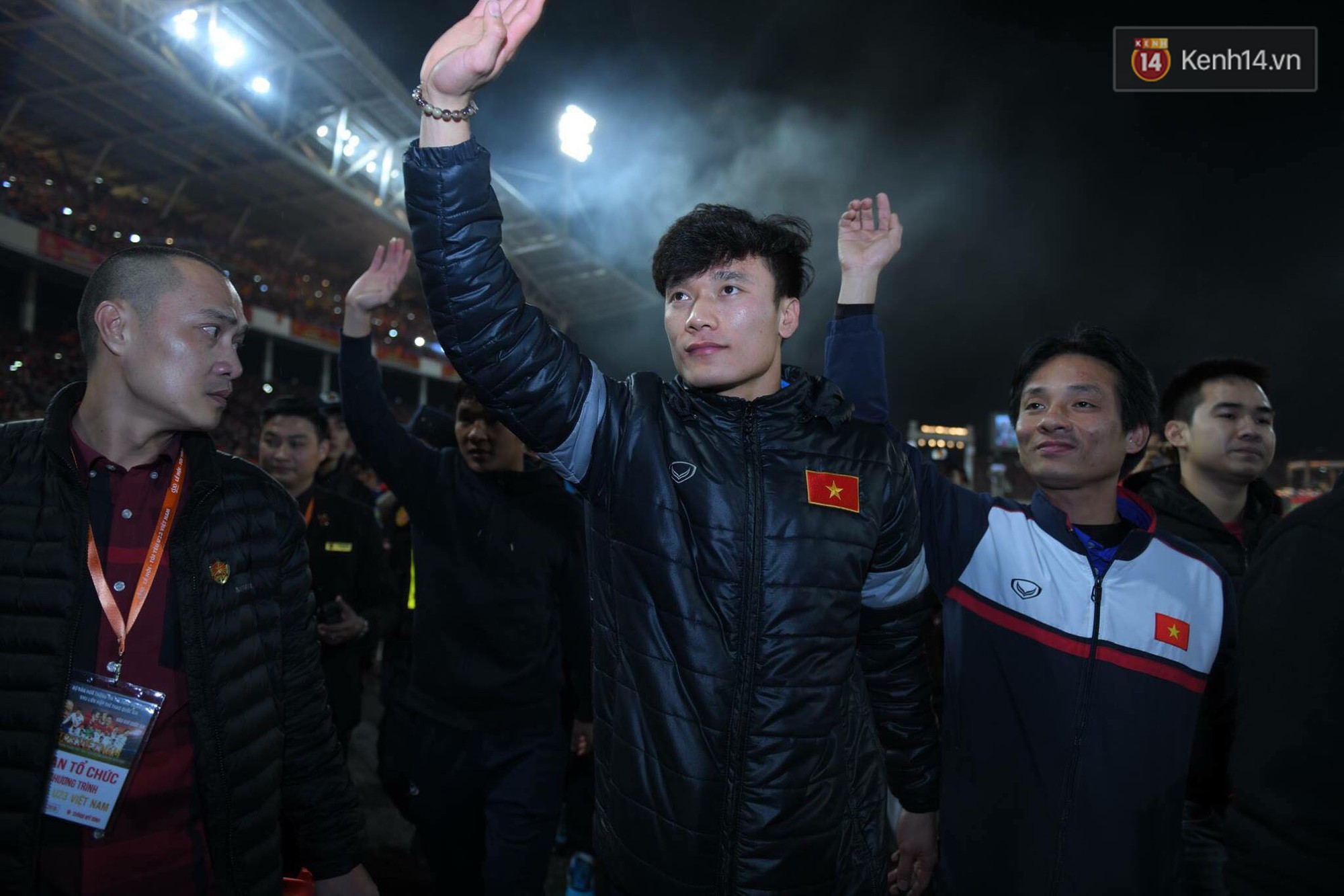 Những khoảnh khắc không góc chết của dàn cầu thủ cực phẩm U23 trong Gala vinh danh - Ảnh 1. Những khoảnh khắc 'không góc chết' của dàn cầu thủ cực phẩm U23 trong Gala vinh danh 1