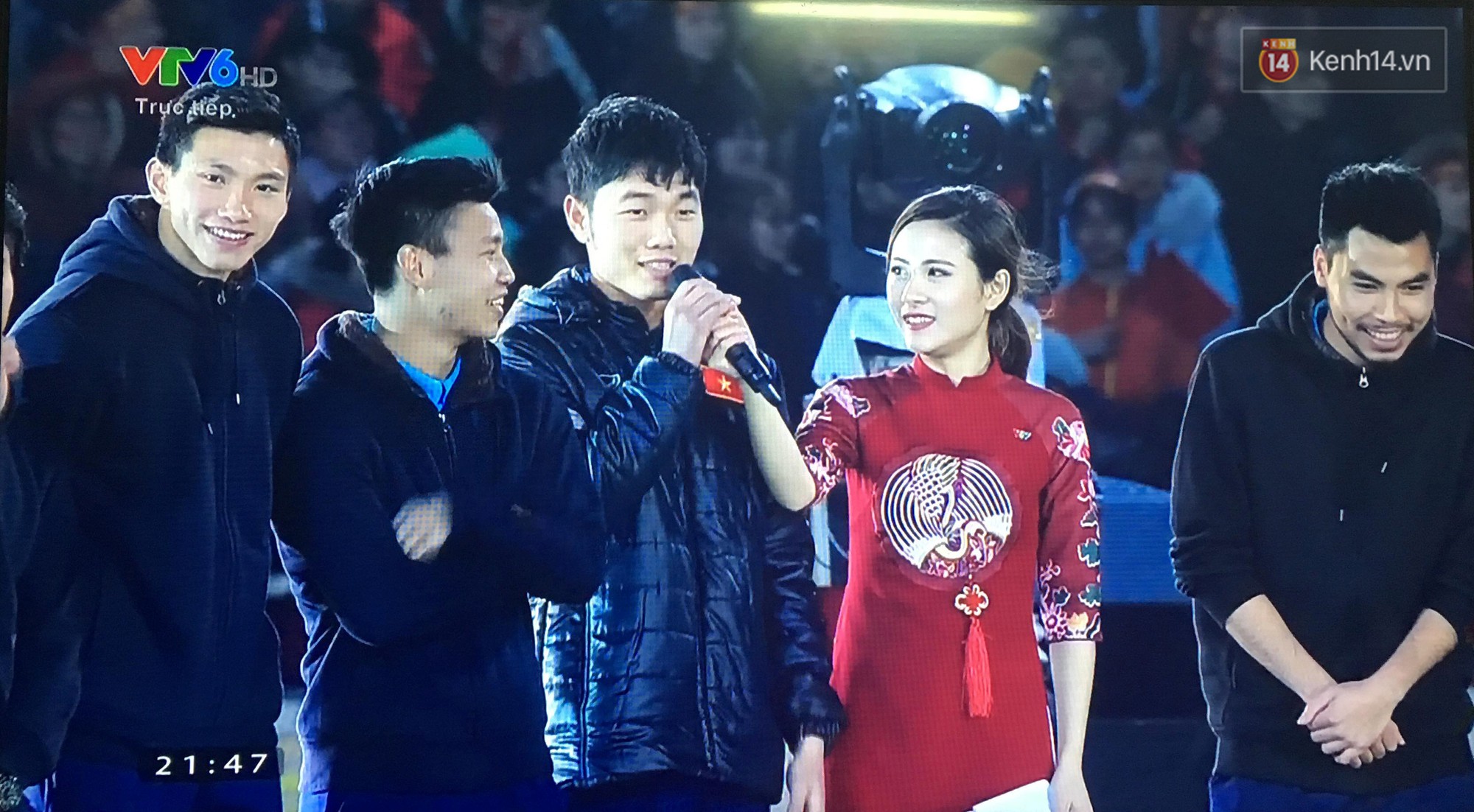 Những khoảnh khắc không góc chết của dàn cầu thủ cực phẩm U23 trong Gala vinh danh - Ảnh 11. Những khoảnh khắc 'không góc chết' của dàn cầu thủ cực phẩm U23 trong Gala vinh danh 9