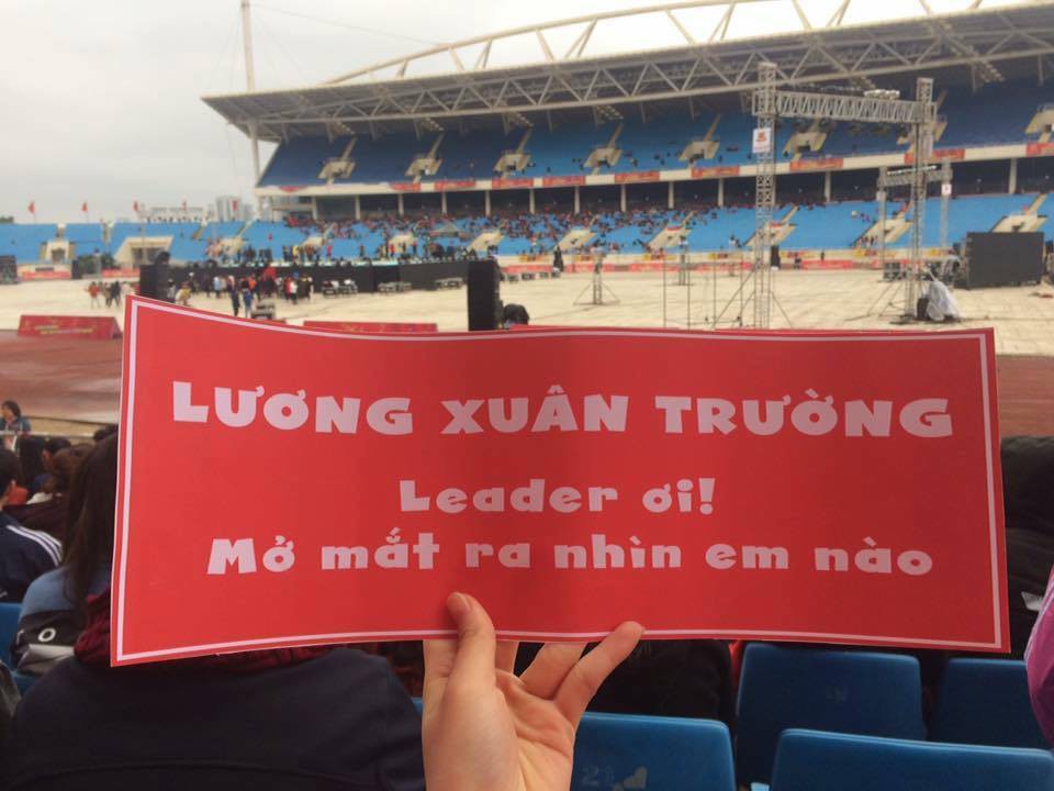 Cười vỡ bụng với nghìn lẻ một khẩu hiệu cổ vũ U23 Việt Nam cực ấn tượng của cổ động viên cả nước - Ảnh 6. Cười vỡ bụng với nghìn lẻ một khẩu hiệu cổ vũ U23 Việt Nam cực ấn tượng của cổ động viên cả nước 6