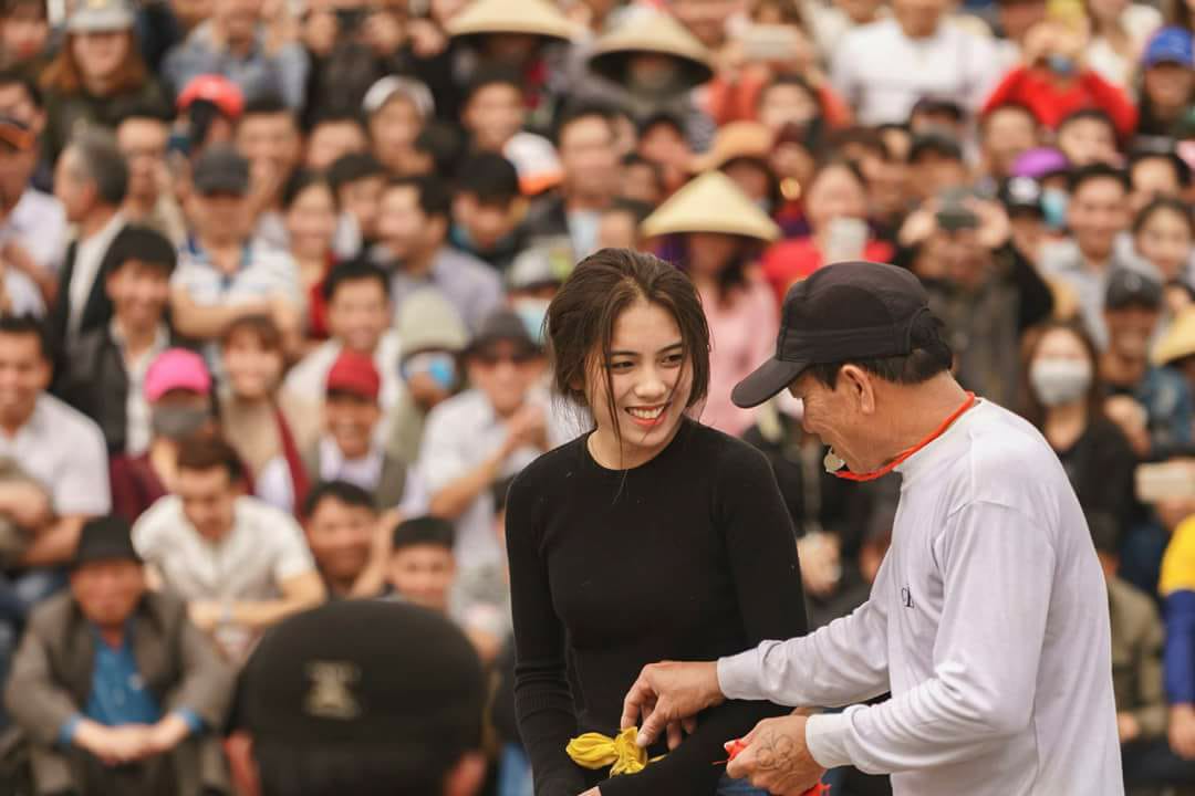 Tham gia hội đấu vật của làng, nữ sinh 2002 gây chú ý vì vừa xinh vừa khỏe - Ảnh 1. Tham gia hội đấu vật của làng, nữ sinh 2002 gây chú ý vì vừa xinh vừa khỏe 1