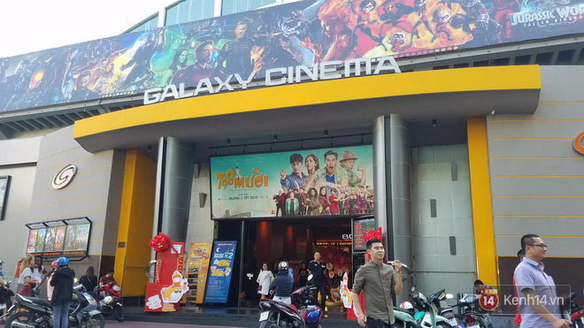 TP. HCM: Nam thanh niên dùng điện thoại quay lén trong nhà vệ sinh nữ ở rạp phim Galaxy Nguyễn Du - Ảnh 2. Xôn xao việc nam thanh niên dùng điện thoại quay lén trong nhà vệ sinh nữ ở rạp phim Galaxy Nguyễn Du 2