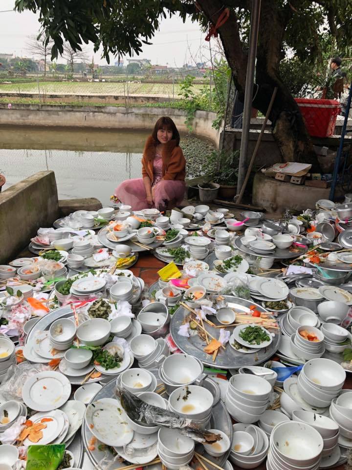 Nhìn núi bát đũa mà nàng dâu trưởng độc đinh 5 đời phải rửa khiến ai cũng choáng váng, thế nhưng đó chưa phải là tất cả - Ảnh 3. Nhìn núi bát đũa mà nàng dâu trưởng độc đinh 5 đời phải rửa khiến ai cũng choáng váng, thế nhưng đó chưa phải là tất cả 3