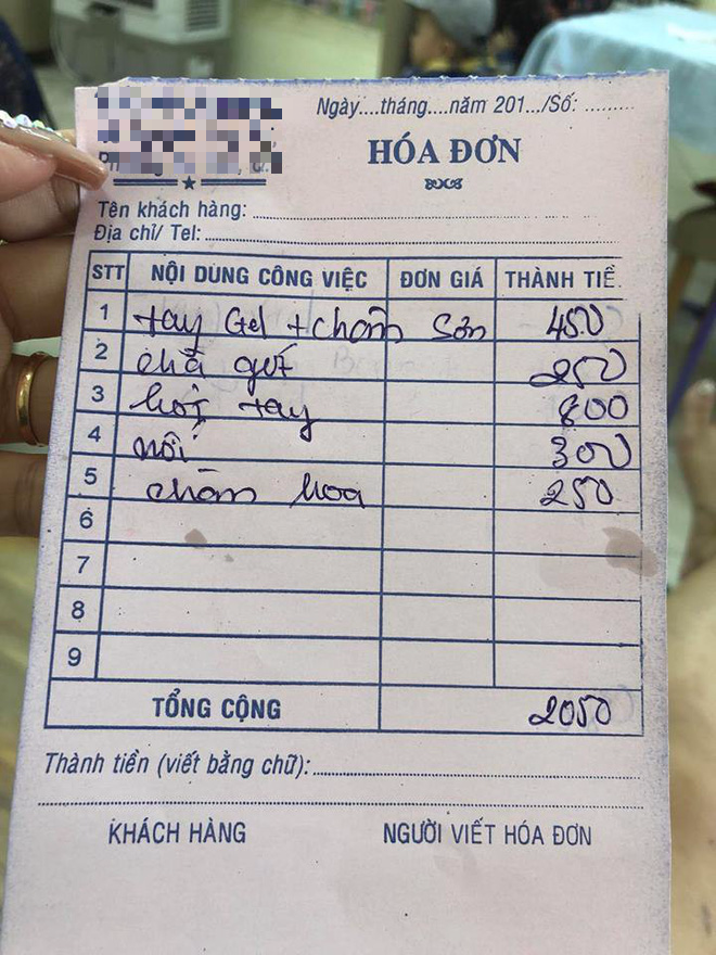 Hình ảnh bộ móng 2 triệu không được long lanh như kỳ vọng khiến 500 chị em tranh cãi lớn - Ảnh 2. Hình ảnh bộ móng 2 triệu không được long lanh như kỳ vọng khiến 500 chị em tranh cãi lớn 2