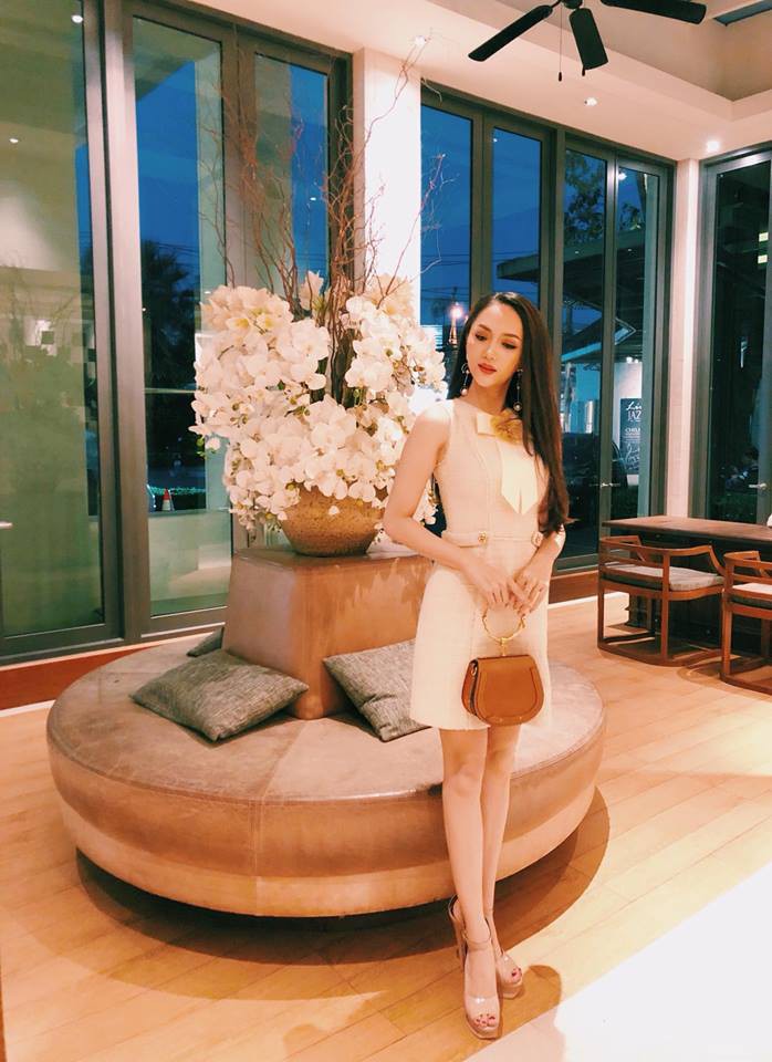 Khoảnh khắc hậu trường bất ngờ hot khiến Hương Giang nên cân nhắc: Phải cười nhiều hơn tại Hoa hậu Chuyển giới Quốc tế? - Ảnh 3. Khoảnh khắc hậu trường bất ngờ hot khiến Hương Giang nên 'cân nhắc': Phải cười nhiều hơn tại Hoa hậu Chuyển giới Quốc tế? 3