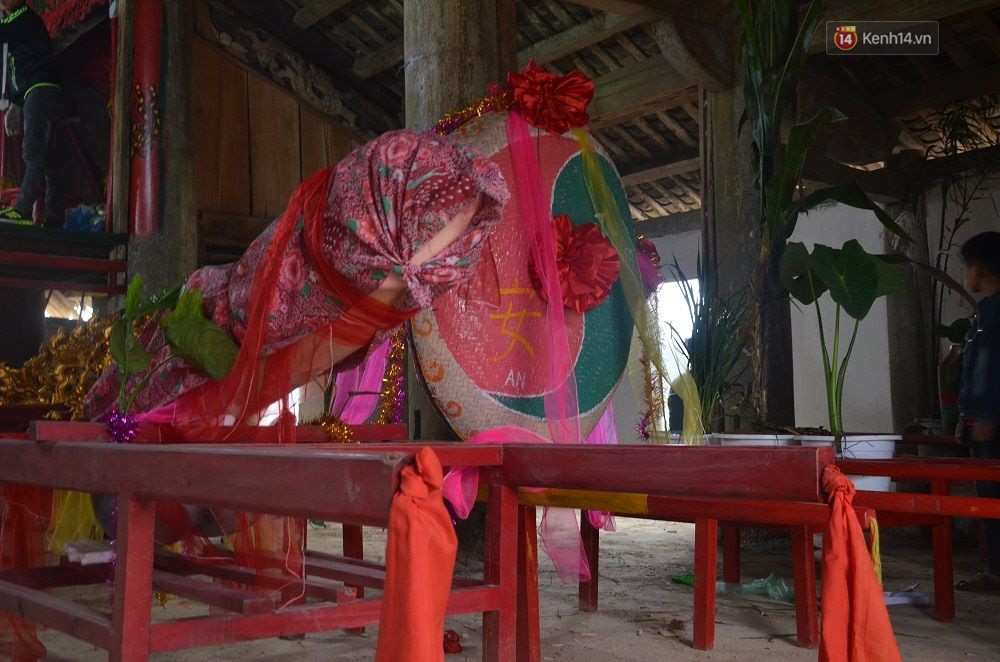 Người chế tác của quý khổng lồ trong lễ hội Ná Nhèm: Tôi phải làm âm thầm, giấu cả làng không được tiết lộ cho ai - Ảnh 3. Người chế tác 'của quý khổng lồ' trong lễ hội Ná Nhèm: 'Tôi phải làm âm thầm, giấu cả làng không được tiết lộ cho ai' 3