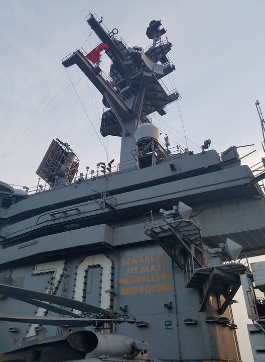 Dàn máy bay 'khủng' trên tàu sân bay Mỹ USS Carl Vinson ở Đà Nẵng: Có treo vũ khí không? 1