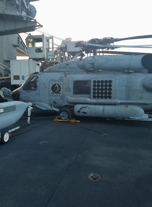 Dàn máy bay 'khủng' trên tàu sân bay Mỹ USS Carl Vinson ở Đà Nẵng: Có treo vũ khí không? 2