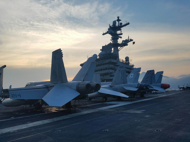 Dàn máy bay 'khủng' trên tàu sân bay Mỹ USS Carl Vinson ở Đà Nẵng: Có treo vũ khí không? 4