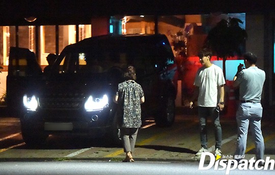 Dispatch cuối cùng đã ra tay, tung ảnh hẹn hò của Park Shin Hye và đàn em điển trai - Ảnh 8. Dispatch cuối cùng đã ra tay, tung ảnh hẹn hò của Park Shin Hye và đàn em điển trai 8