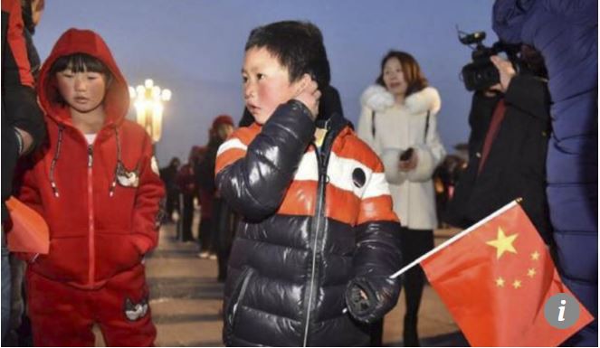 Cậu bé 'tóc đóng băng' nổi tiếng Trung Quốc bị buộc thôi học chỉ sau một tuần đến trường mới 3