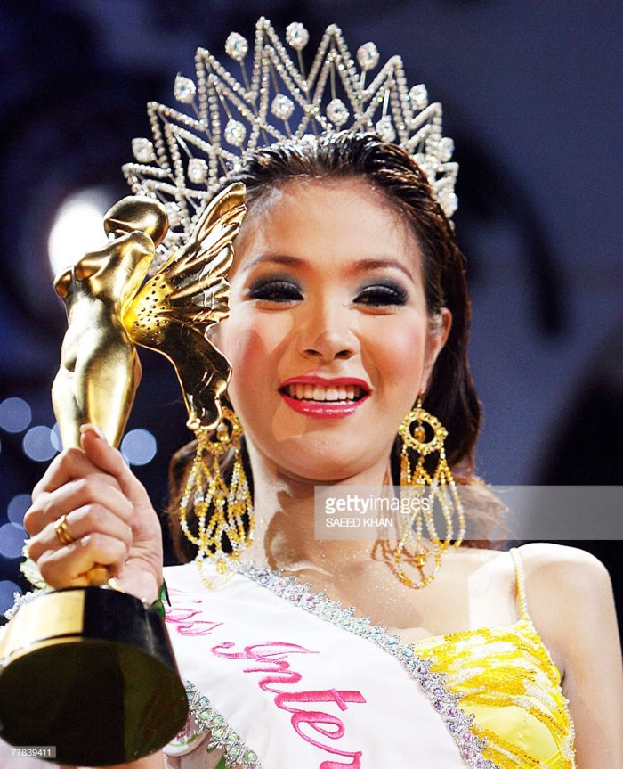 'So găng' nhan sắc của Hương Giang với 12 cựu Hoa hậu Chuyển giới Quốc tế: Ai hơn ai? 8