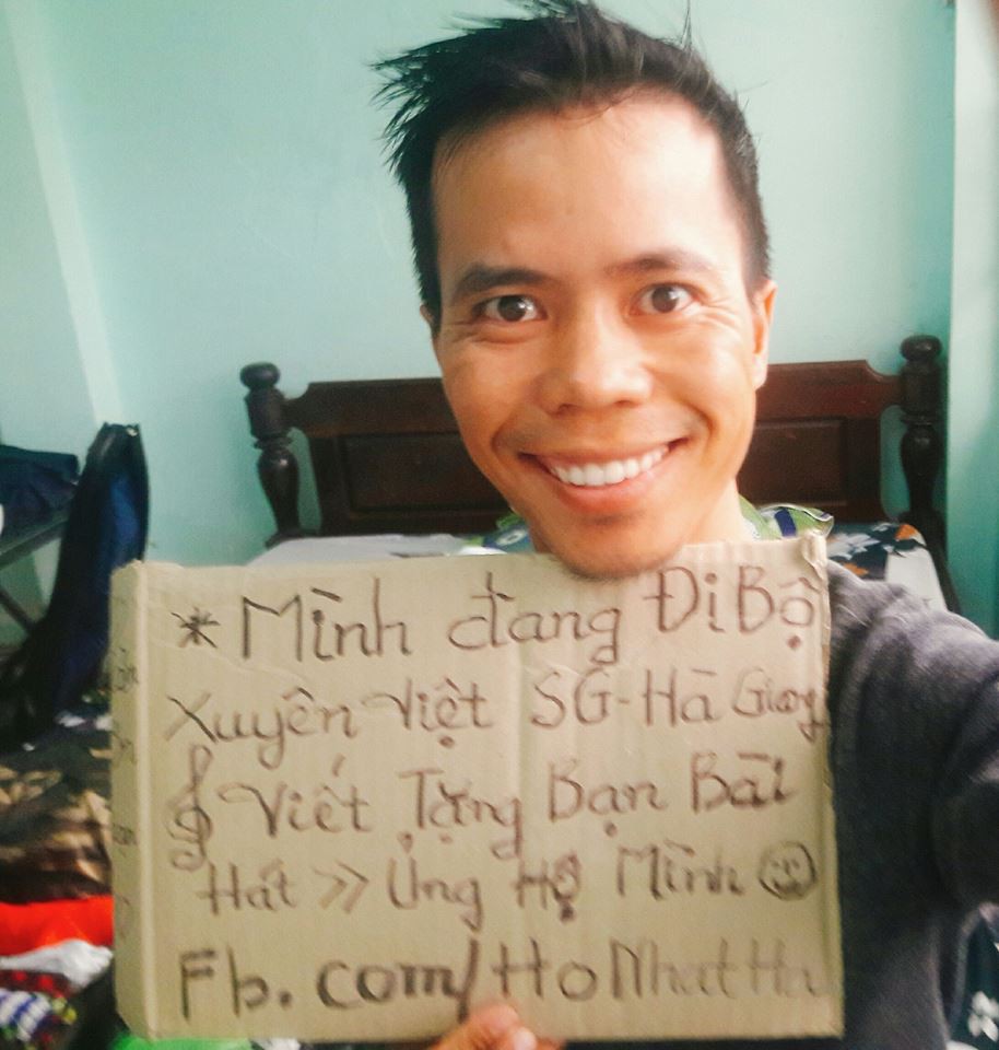 Chàng trai Phú Yên đi bộ xuyên Việt trong 113 ngày đêm chỉ với 100k và 1 cây đàn guitar - Ảnh 3. Chàng trai Phú Yên đi bộ xuyên Việt trong 113 ngày đêm chỉ với 100k và 1 cây đàn guitar 3