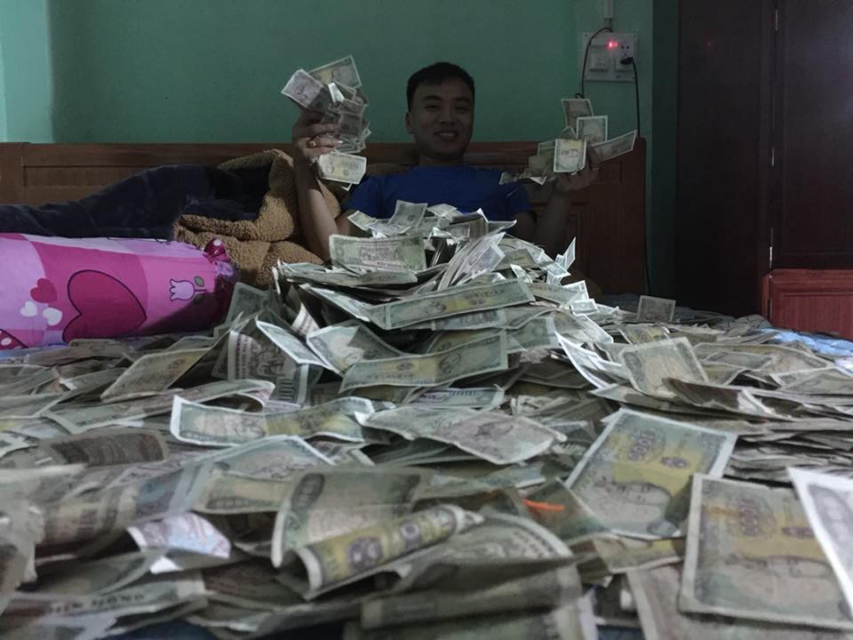 Mừng cưới bằng tiền lẻ trở thành trào lưu mới, nhiều cặp đôi thức trắng đêm tân hôn chỉ để đếm tiền - Ảnh 3. Mừng cưới bằng tiền lẻ trở thành trào lưu mới, nhiều cặp đôi thức trắng đêm tân hôn chỉ để đếm tiền 3