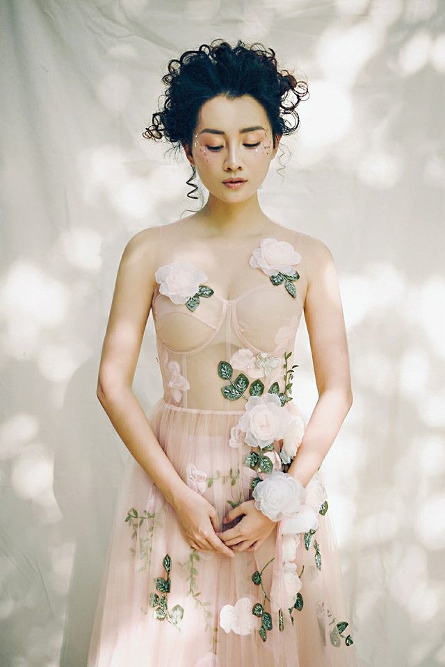 Cận cảnh gu ăn mặc sexy của nữ MC VTV - Ảnh 1. Cận cảnh gu ăn mặc sexy của nữ MC VTV 1