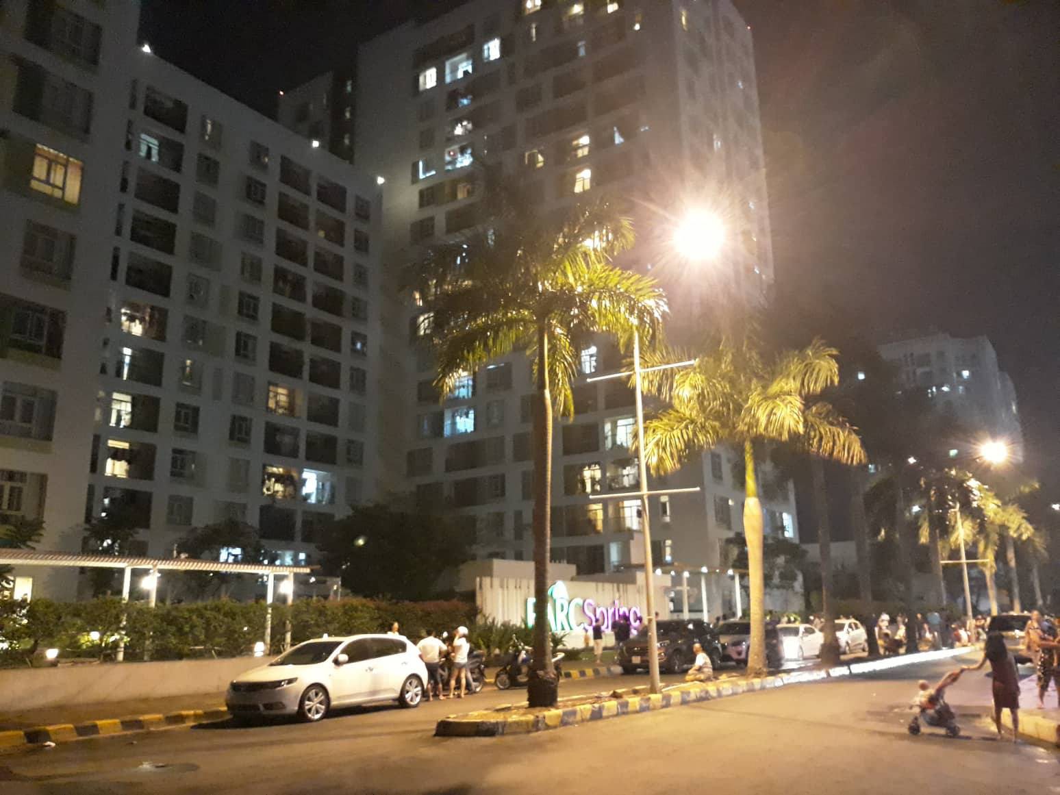 Cháy chung cư quận 2, thầy trò OnlyC cùng hàng trăm cư dân ôm thú cưng bỏ chạy - Ảnh 8. Cháy chung cư quận 2, thầy trò OnlyC cùng hàng trăm cư dân ôm thú cưng bỏ chạy 8