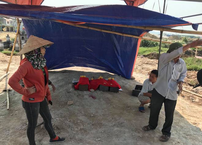 Ra khu mộ gia đình bất ngờ phát hiện bị đơn vị thi công đào chuyển đi nơi khác - Ảnh 4. Ra khu mộ gia đình bất ngờ phát hiện bị đơn vị thi công đào chuyển đi nơi khác 4