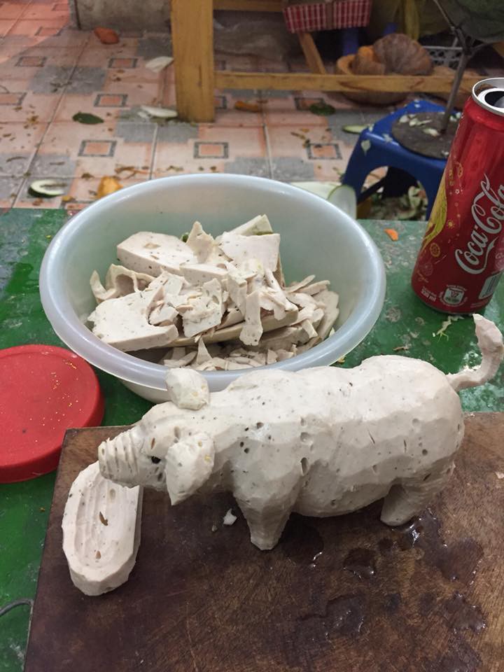 Khi bạn muốn làm nghệ sĩ điêu khắc nhưng mẹ lại bắt đi thái giò thì đây là tác phẩm - Ảnh 1. Khi bạn muốn làm nghệ sĩ điêu khắc nhưng mẹ lại bắt đi thái giò thì đây là tác phẩm 1