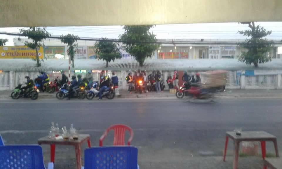 Trưởng nhóm phượt 28 người chê tiền thuê võng 400k quá đắt lên tiếng: 2 người đăng bài tố quán không phải thành viên của nhóm, chúng mình cảm thấy bị xúc phạm - Ảnh 4. Trưởng nhóm phượt 28 người chê tiền thuê võng 400k quá đắt lên tiếng: '2 người đăng bài tố quán không phải thành viên của nhóm, chúng mình cảm thấy bị xúc phạm' 4