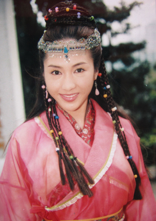 Mỹ nhân Ỷ thiên đồ long ký lấy đại gia tật nguyền: Chồng tặng du thuyền, mỗi tháng cho 900 triệu dưỡng thai - Ảnh 1. Mỹ nhân Ỷ thiên đồ long ký lấy đại gia tật nguyền: Chồng tặng du thuyền, mỗi tháng cho 900 triệu dưỡng thai 1