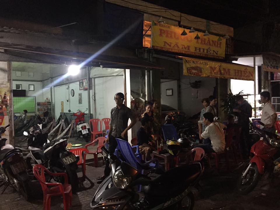 Cuộc sống đảo lộn của bà chủ cafe võng sau khi 28 phượt thủ đăng đàn chê đắt: Dì Hai phải tháo biển hiệu, sợ đốt nhà nên cả đêm không ngủ - Ảnh 6. Cuộc sống đảo lộn của bà chủ cafe võng sau khi 28 phượt thủ 'đăng đàn' chê đắt: Dì Hai phải tháo biển hiệu, sợ đốt nhà nên cả đêm không ngủ 8