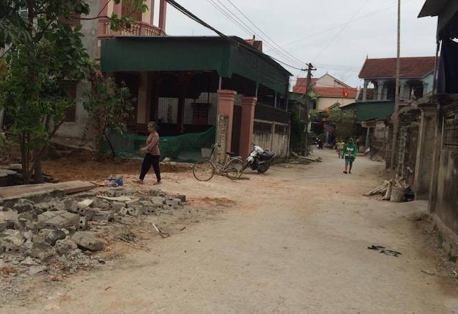 Cầm xà beng ném lao theo mẹ nhưng trúng vào bé 4 tuổi khiến nạn nhân tử vong - Ảnh 1. Nam thanh niên ném xà beng lao theo mẹ nhưng trúng vào bé 4 tuổi khiến nạn nhân tử vong 1