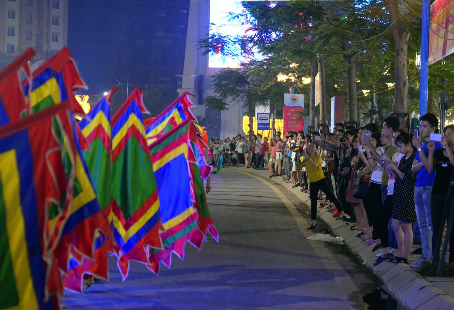 Hơn 1000 diễn viên khuấy động đường phố Bãi Cháy dịp Carnaval Hạ Long 2018 5