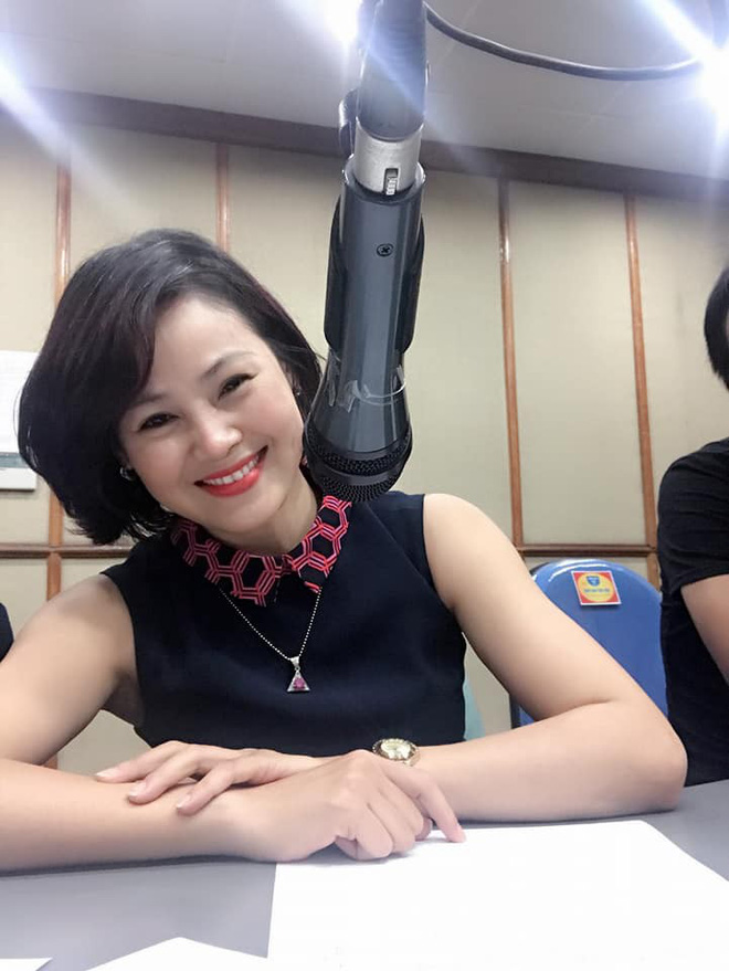 Vẻ xinh đẹp ngoài đời của chị bán cua phim Phía trước là bầu trời đang gây sốt - Ảnh 2. Vẻ xinh đẹp ngoài đời của chị bán cua phim 'Phía trước là bầu trời' đang gây sốt 1