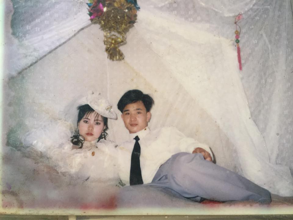 Cư dân mạng rủ nhau khoe ảnh cưới của bố mẹ ngày xưa: cô dâu cực xinh còn chú rể phong độ ngút trời - Ảnh 9. Cư dân mạng rủ nhau khoe ảnh cưới của bố mẹ ngày xưa: Cô dâu cực xinh còn chú rể phong độ ngút trời 5