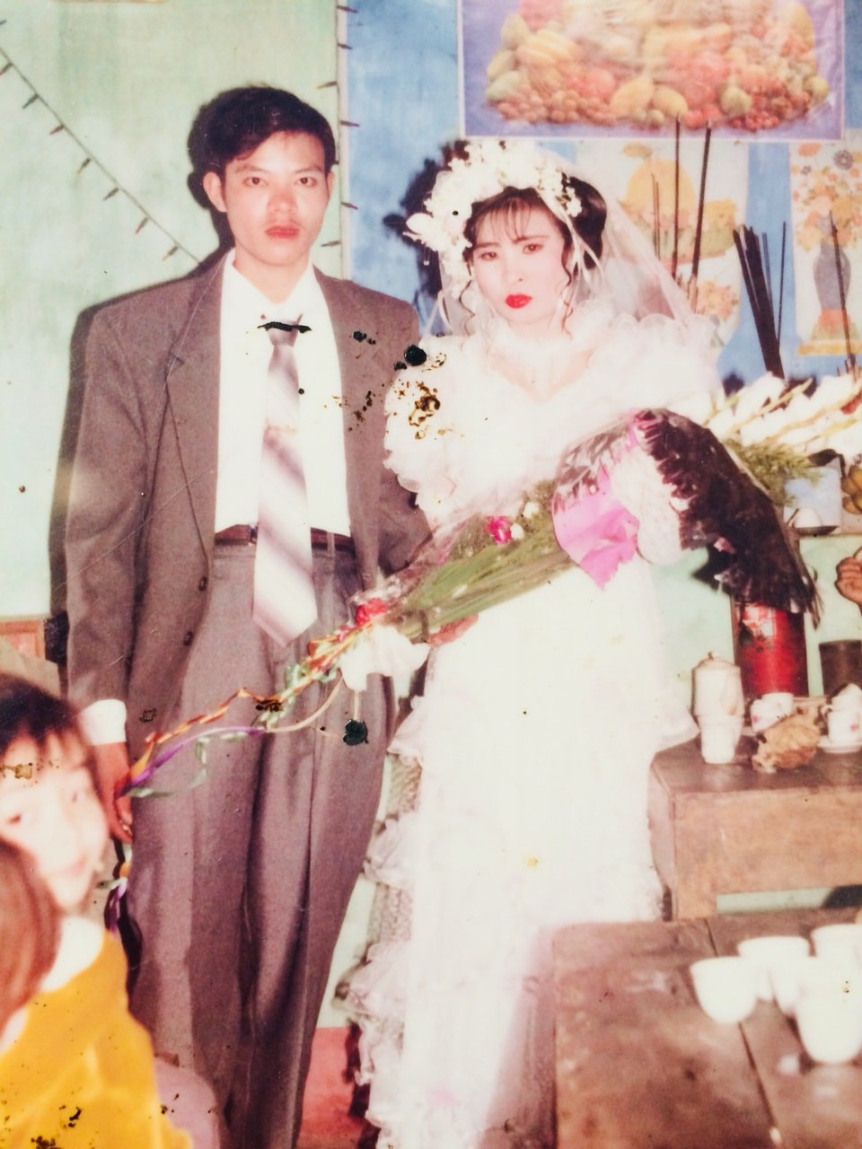 Cư dân mạng rủ nhau khoe ảnh cưới của bố mẹ ngày xưa: cô dâu cực xinh còn chú rể phong độ ngút trời - Ảnh 1. Cư dân mạng rủ nhau khoe ảnh cưới của bố mẹ ngày xưa: Cô dâu cực xinh còn chú rể phong độ ngút trời 1
