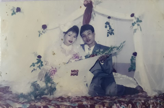 Cư dân mạng rủ nhau khoe ảnh cưới của bố mẹ ngày xưa: cô dâu cực xinh còn chú rể phong độ ngút trời - Ảnh 5. Cư dân mạng rủ nhau khoe ảnh cưới của bố mẹ ngày xưa: Cô dâu cực xinh còn chú rể phong độ ngút trời 3