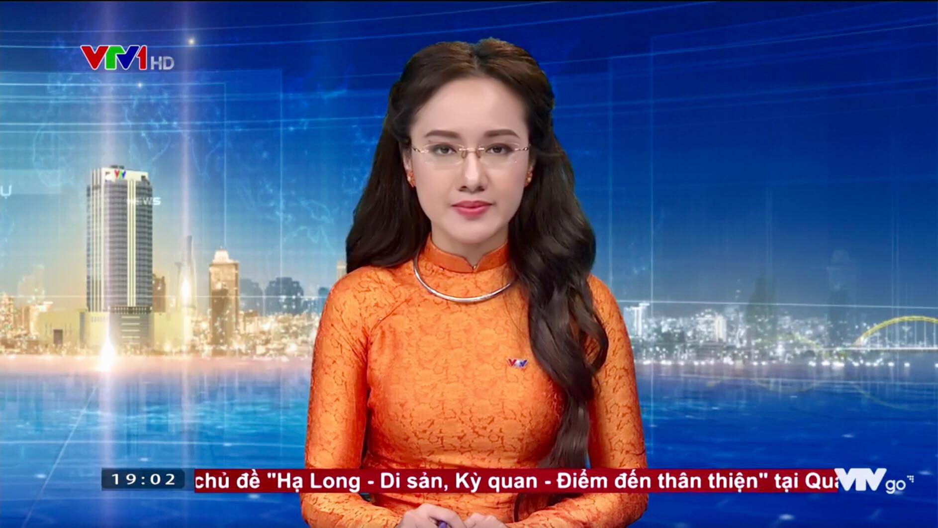 BTV Hoài Anh băn khoăn hỏi khán giả về kiểu tóc hợp nhất và nhận được câu trả lời bất ngờ - Ảnh 4. BTV Hoài Anh băn khoăn hỏi khán giả về kiểu tóc hợp nhất và nhận được câu trả lời bất ngờ 4