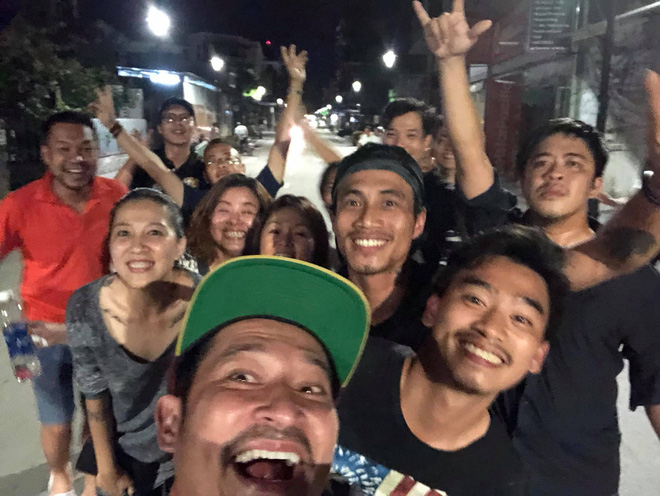 Vợ Phạm Anh Khoa đăng ảnh gia đình hạnh phúc bên nhau cùng status gây chú ý: Trong tâm bão lại bình yên lạ! - Ảnh 5. Vợ Phạm Anh Khoa đăng ảnh gia đình hạnh phúc bên nhau cùng status gây chú ý: 'Trong tâm bão lại bình yên lạ!' 5