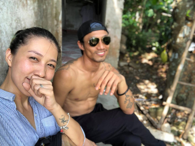 Vợ Phạm Anh Khoa đăng ảnh gia đình hạnh phúc bên nhau cùng status gây chú ý: Trong tâm bão lại bình yên lạ! - Ảnh 4. Vợ Phạm Anh Khoa đăng ảnh gia đình hạnh phúc bên nhau cùng status gây chú ý: 'Trong tâm bão lại bình yên lạ!' 4